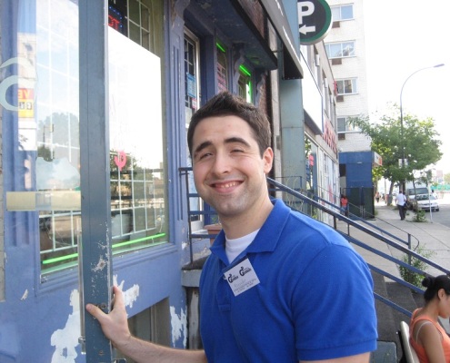 Alexander, bénévole de porte-à-porte / Alexander, Outreach volunteer